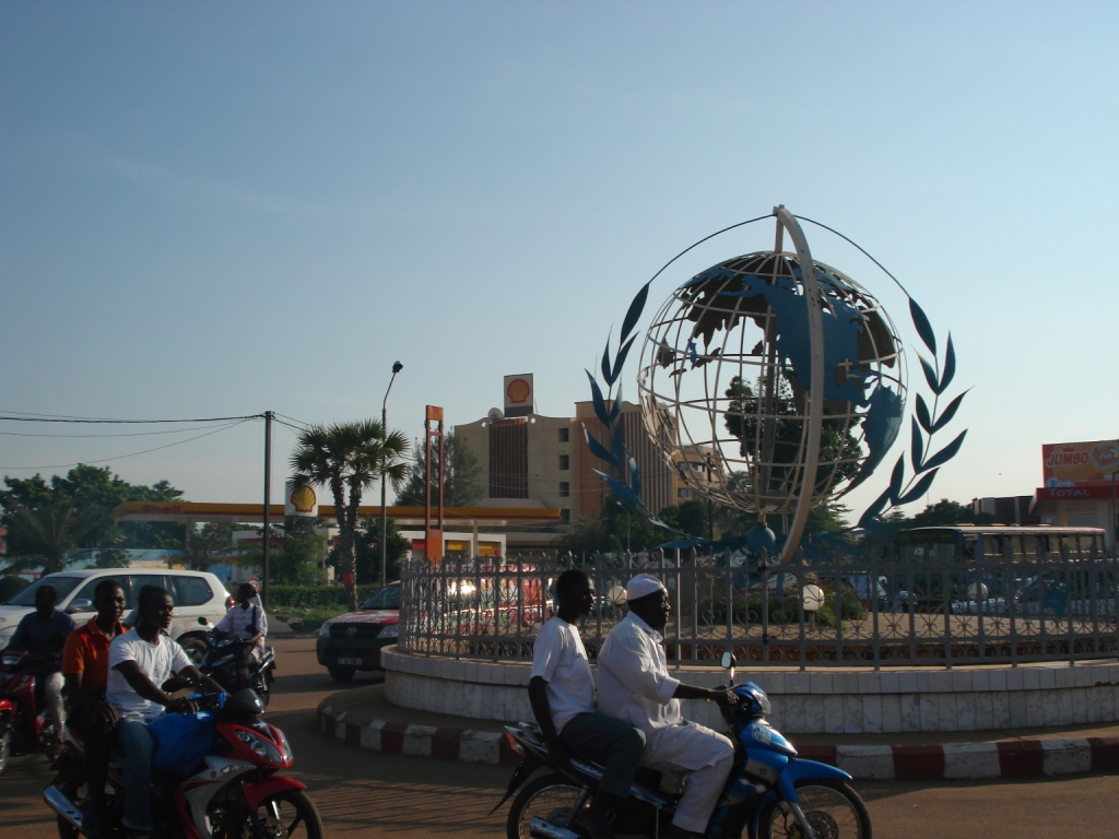 Un des ronds point à Ouagadougou